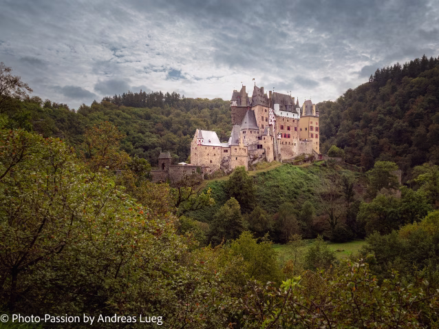 Blick auf Burg Eltz, Mosel, Deutschland 2023