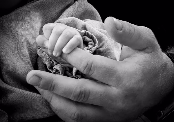 Black & White Black & White Warum Schwarz-Weiß-Fotos, wo es doch Farbe gibt? Black&White destilliert die Struktur heraus, keine Farbe...